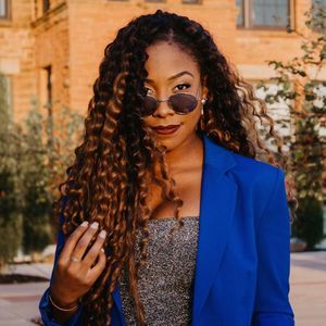 Meet your Posher, Alexis